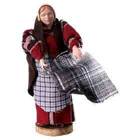 Woman beating a carpet, terracotta and plastic, for Nativity Scene with 12-14 cm characters