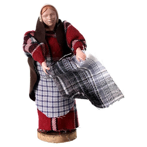 Woman beating a carpet, terracotta and plastic, for Nativity Scene with 12-14 cm characters 1