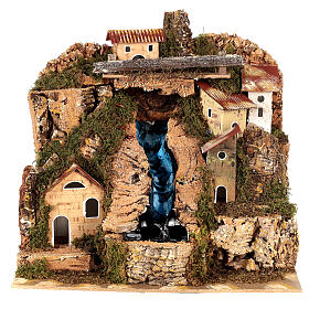 Brook with water pump and houses in perspective for Nativity Scene with 10 cm characters 25x20x20 cm