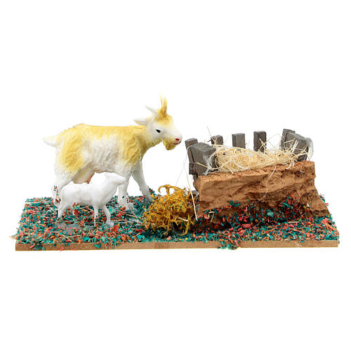 Cortile con capra e i suoi cuccioli presepe 10-12 cm 1