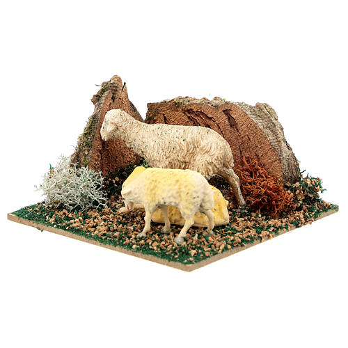 Grazing sheep in cork for 10 cm nativity 5x10x10 cm 2