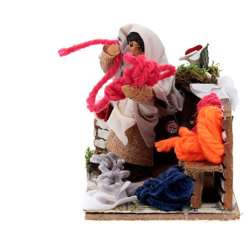 Wool seller, animated Nativity Scene with 8 cm characters, 15x15x10 cm 2