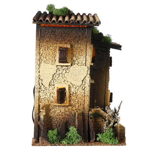 Casa de dois andares 35x35x25 cm iluminada para presépios com figuras de 10-12 cm 6