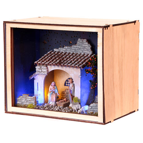 Nativity Box with hand painted Holy Family scene 20x25x20cm 6 cm 3