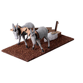 Krippenszenerie, rustikaler Stil, zwei Esel mit Pflug, für 8 cm Figuren, 10x20x10 cm