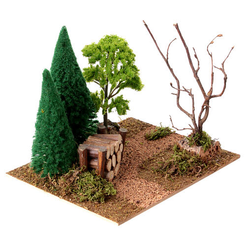 Weg durch den Wald führend, mit Holzstapel, Krippenzubehör, für 6-8 cm Figuren, 15x20x15 cm 3