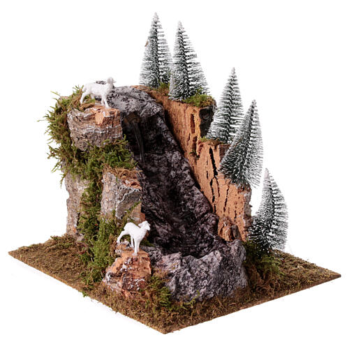 Cascata com rochas, pinheiros e ovelhas 25x25x25 cm para presépio 6-8 cm 4