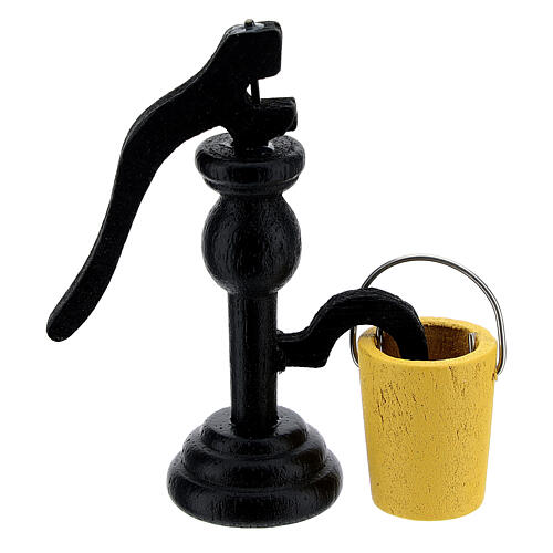 Hand pump with bucket for Nativity Scene with 8 cm figurines 2