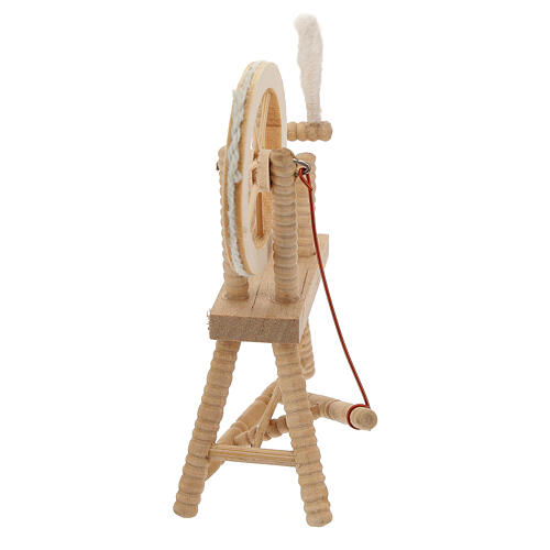 Roda de fiar com lã em miniatura madeira clara para presépio com figuras altura média 12 cm 4