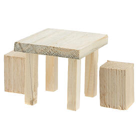 Stół z drewna 6x7x7 cm taborety 4x2x2 cm, szopka 14 cm