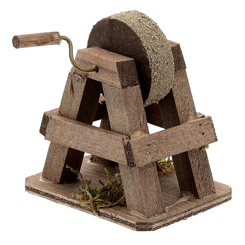 Wooden grinder with pedestal for 12 cm nativity 2