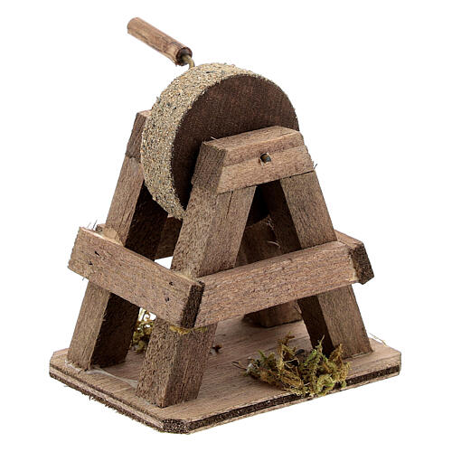 Wooden grinder with pedestal for 12 cm nativity 3