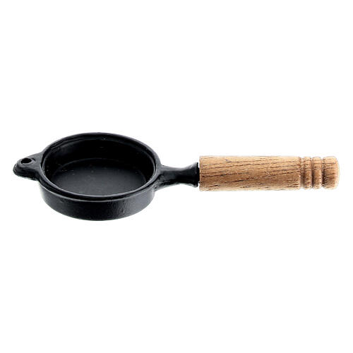 Miniature skillet with wooden handle for 12 cm Nativity Scene 1