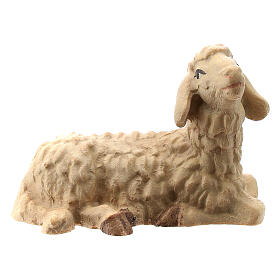 Mouton allongé regard à droite crèche Raphaël bois Val Gardena 12 cm