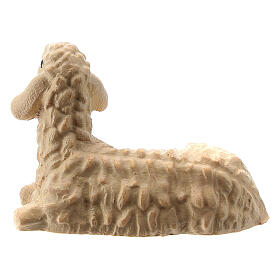 Mouton allongé regard à droite crèche Raphaël bois Val Gardena 12 cm