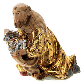 Rei Mago ajoelhado com ouro figura de madeira para presépio Val Gardena modelo Matteo com personagens altura média 12 cm