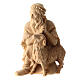 Pastor de joelhos com ovelha estátua presépio de montanha em pinheiro cembro natural 10 cm s1