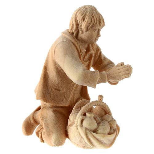 Berger en prière avec pain statue crèche de montagne pin cembro bois naturel 10 cm 3