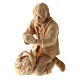 Berger en prière avec pain statue crèche de montagne pin cembro bois naturel 10 cm s2