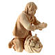 Berger en prière avec pain statue crèche de montagne pin cembro bois naturel 10 cm s3