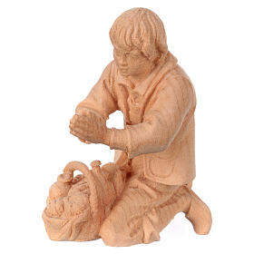 Shepherd on his knees with bread, statue of Swiss pinewood for 12 cm Mountain Nativity Scene