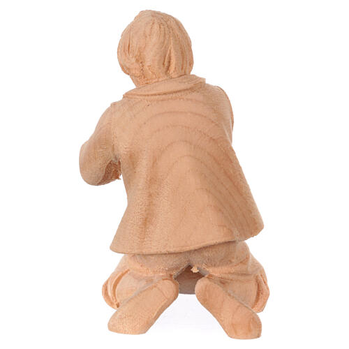 Berger à genoux avec pain statue 12 cm pour crèche de montagne pin cembro bois naturel 4
