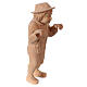 Menino olhando presépio de montanha com figuras de 10 cm madeira natural pinheiro cembro s3