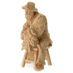 Pastor sentado com ovelha presépio de montanha 12 cm em pinheiro de cembro natural