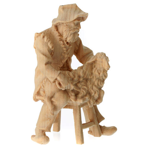 Pastor sentado com ovelha presépio de montanha 12 cm em pinheiro de cembro natural 3