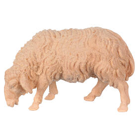 Mouton qui mange pour crèche de montagne pin cembro naturel 12 cm