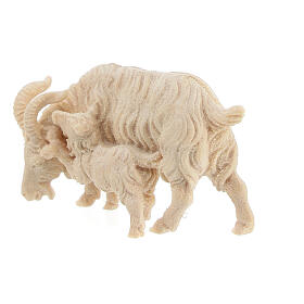 Figurine de chèvre avec chevreau pour crèche de montagne pin cembro naturel 10 cm