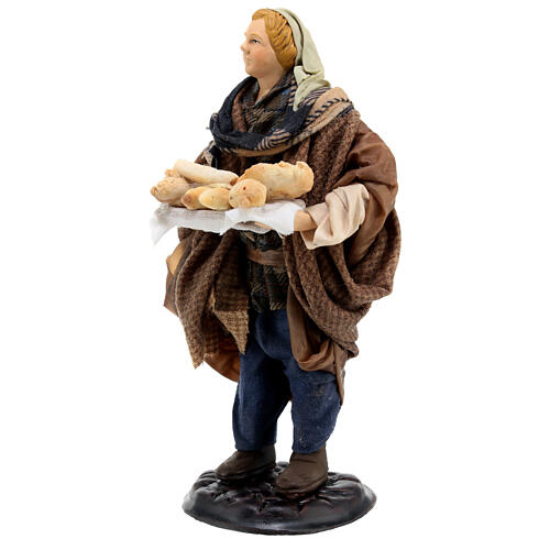 Uomo con vassoio di pane presepe napoletano 18 cm 3