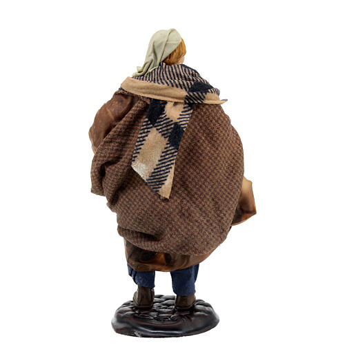 Uomo con vassoio di pane presepe napoletano 18 cm 5