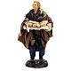 Uomo con vassoio di pane presepe napoletano 18 cm s1