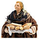 Uomo con vassoio di pane presepe napoletano 18 cm s2