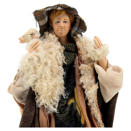 Młodzieniec Dobry Pasterz z owcą na ramionach, szopka neapolitańska 18 cm 2