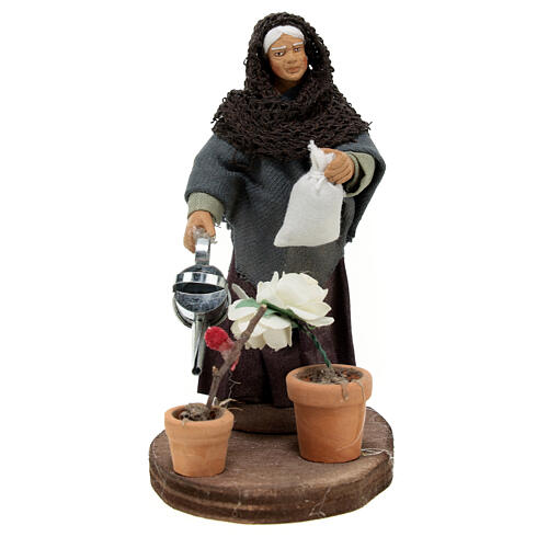 Mujer con regadera plantas belén napolitano 10 cm 1
