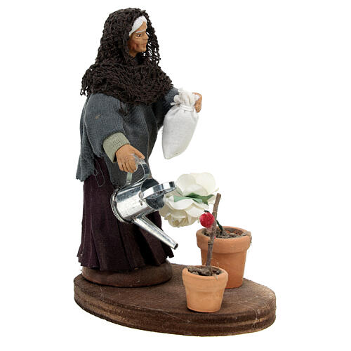 Mujer con regadera plantas belén napolitano 10 cm 3