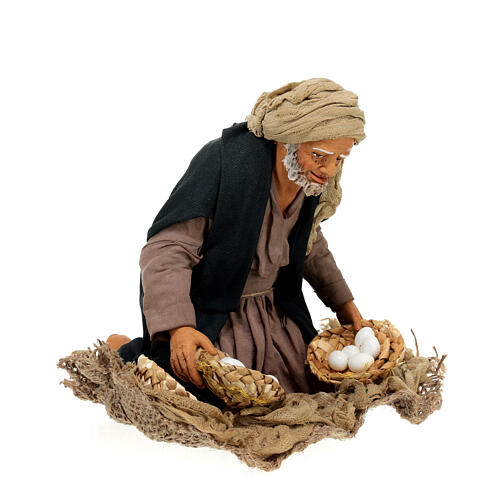 Homme à genoux avec paniers oeufs 30 cm crèche napolitaine 6