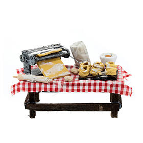 Tisch mit Utensilien für die Herstellung von frischer Pasta, Krippenzubehör, neapolitanischer Stil, für 8 cm Krippe, 5x10x5 cm
