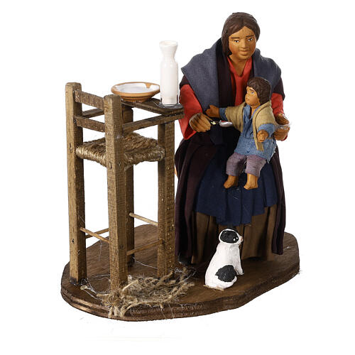 Mother feeding her boy on her lap for Neapolitan Nativity Scene of 15 cm 2