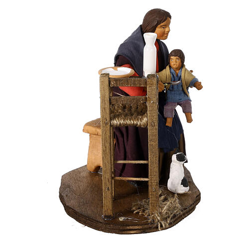 Mãe alimentando o filho para presépio napolitano de 15 cm 3