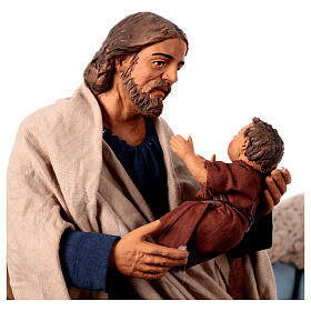 Bewegliche Krippenfigur, Heilige Familie, Joseph wiegt das Kind, neapolitanischer Stil, für 30 cm Krippe