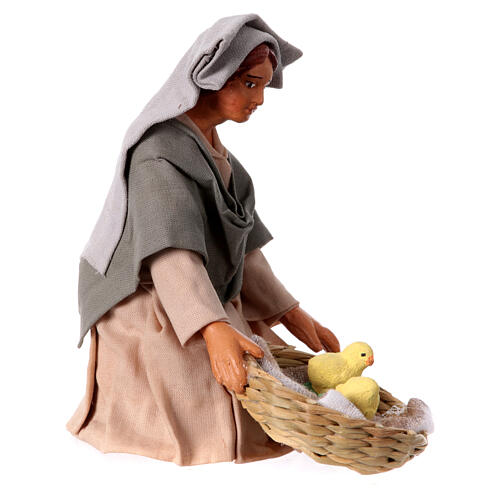 Femme à genoux avec panier poussins crèche napolitaine 13 cm 3