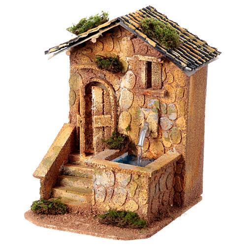 Dom z fontanną do szopki 10 cm, 20x15x20 cm 2