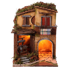 Krippenszenerie, Häuserfront mit kleinem Vorplatz und Schmiedewerkstatt, neapolitanischer Stil, für 10-12 cm Figuren, 40x30x30 cm