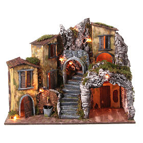 Krippenszenerie, Rustikales Bergdorf mit Bogentreppe und Brunnen, inkl Beleuchtung, neapolitanischer Stil, für 10 cm Figuren, 50x50x30 cm
