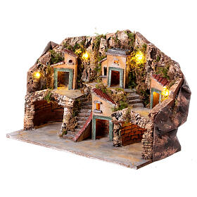 Krippenszenerie mit 2 Grotten und Miniatur-Häusern vor Bergmassiv, inkl Beleuchtung, neapolitanischer Stil, für 6-8 cm Figuren, 35x50x30 cm