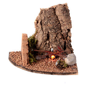 Corner bonfire with rock face and light for 8 cm Neapolitan Nativity Scene, 10x10x5 cm