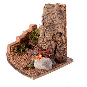 Corner bonfire with rock face and light for 8 cm Neapolitan Nativity Scene, 10x10x5 cm